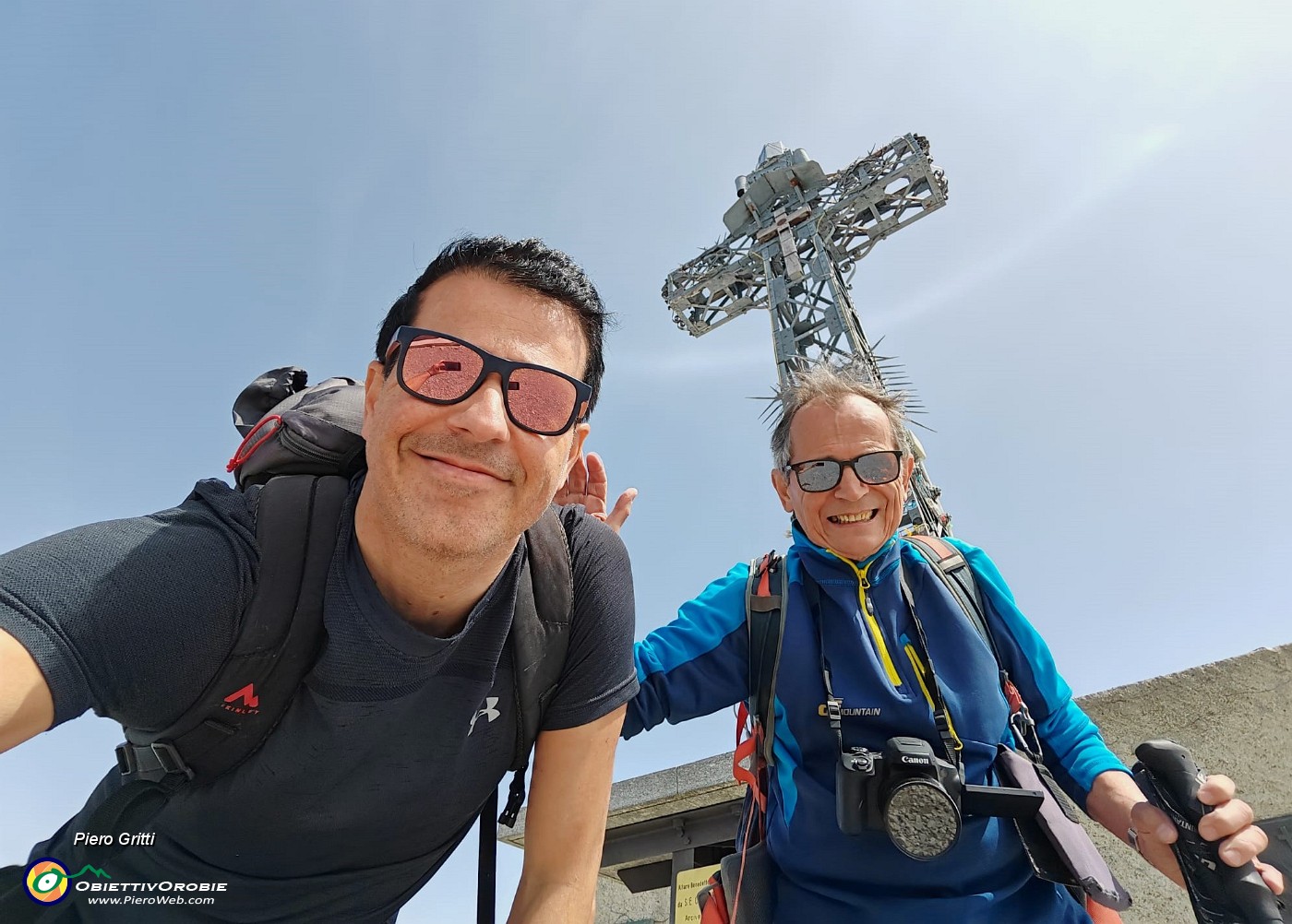 42 Alla imponente bella croce di vetta del Resegone -Punta Cermenati (1875 m).jpg